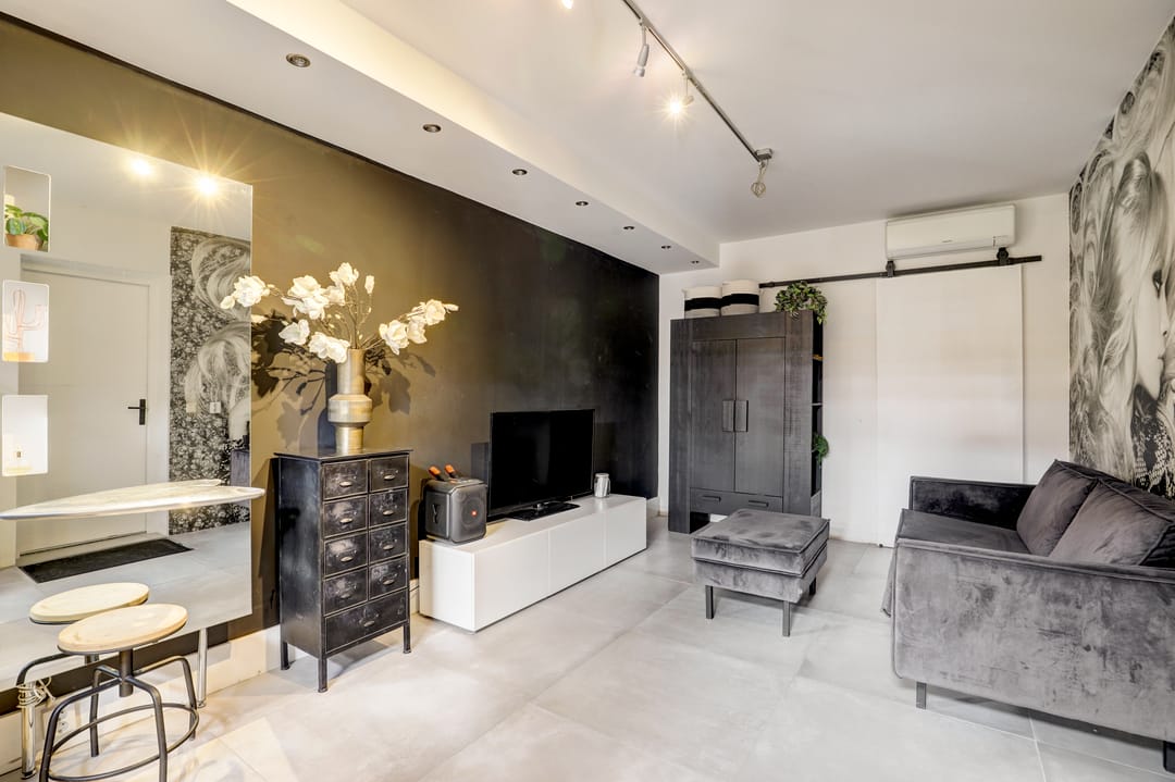 Luxury Semi-Detached Home with Home Office Potential in Zwijndrecht Center — 32
