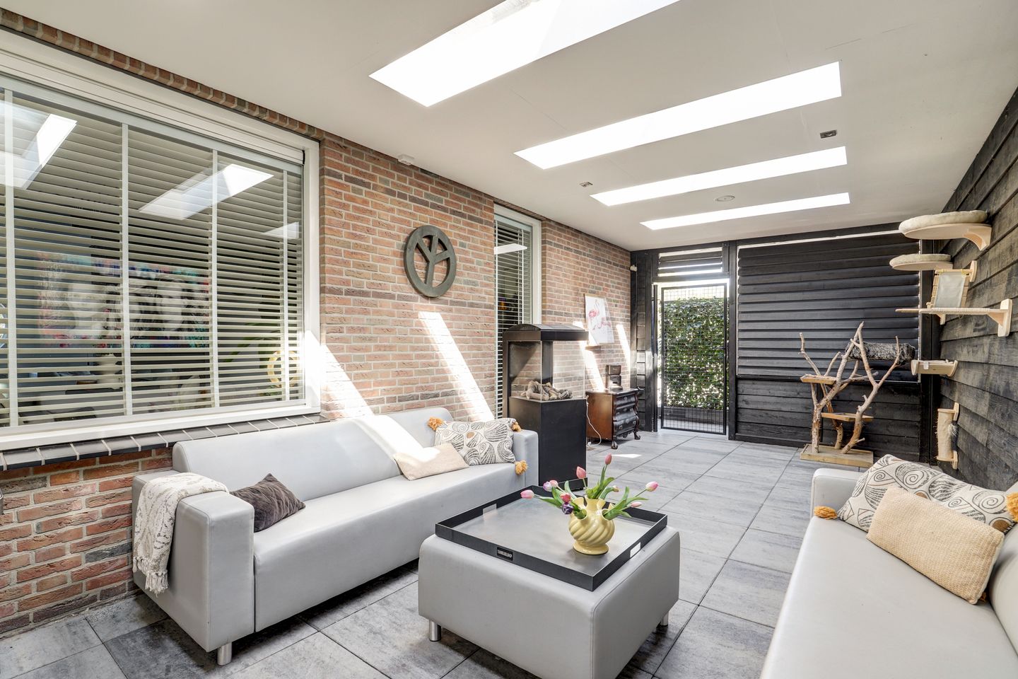 Luxury Semi-Detached Home with Home Office Potential in Zwijndrecht Center — 35