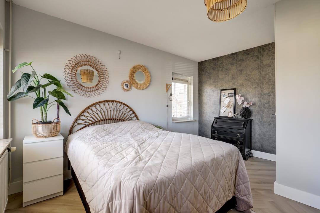 Luxury Semi-Detached Home with Home Office Potential in Zwijndrecht Center — 41