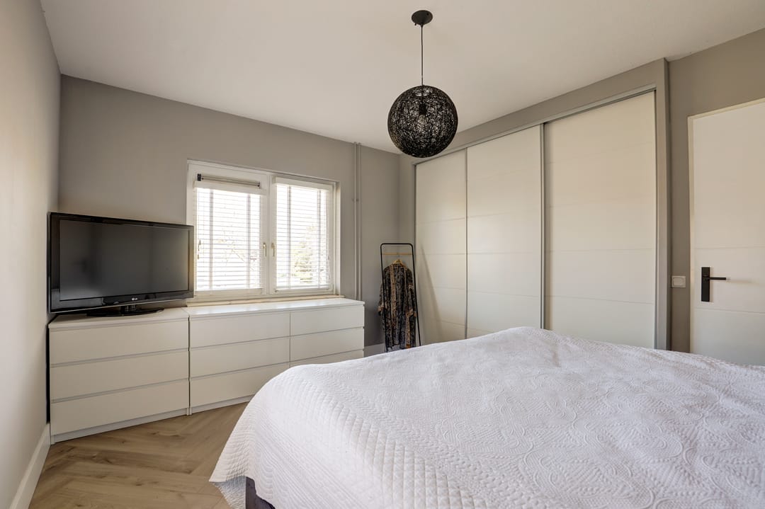Luxury Semi-Detached Home with Home Office Potential in Zwijndrecht Center — 43