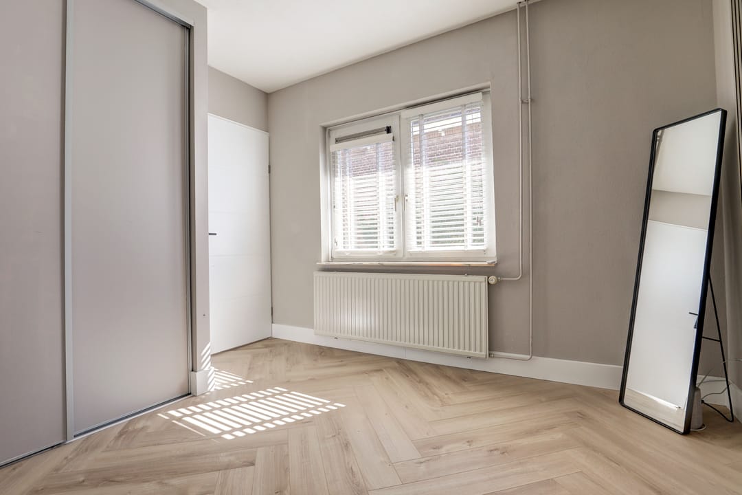Luxury Semi-Detached Home with Home Office Potential in Zwijndrecht Center — 47