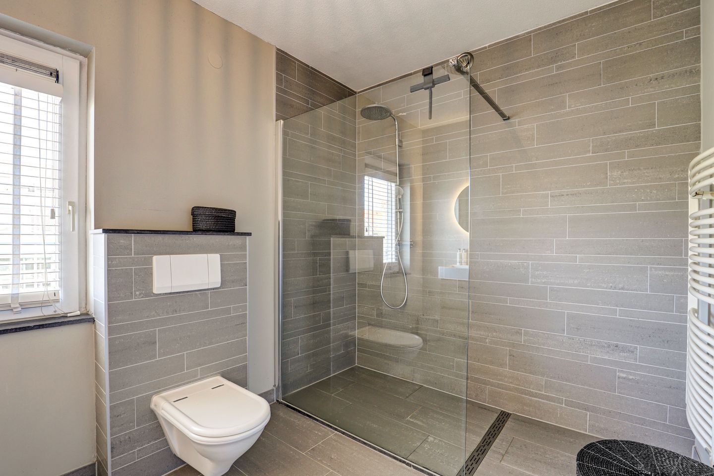Luxury Semi-Detached Home with Home Office Potential in Zwijndrecht Center — 49