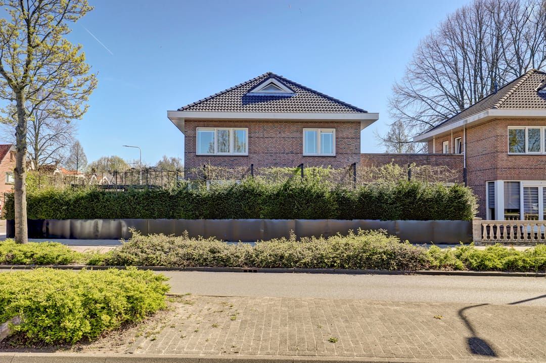 Luxury Semi-Detached Home with Home Office Potential in Zwijndrecht Center — 76