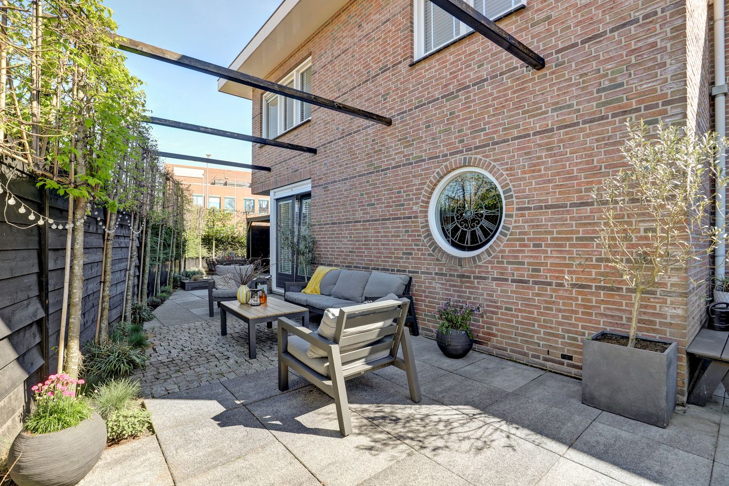 Luxury Semi-Detached Home with Home Office Potential in Zwijndrecht Center — 64