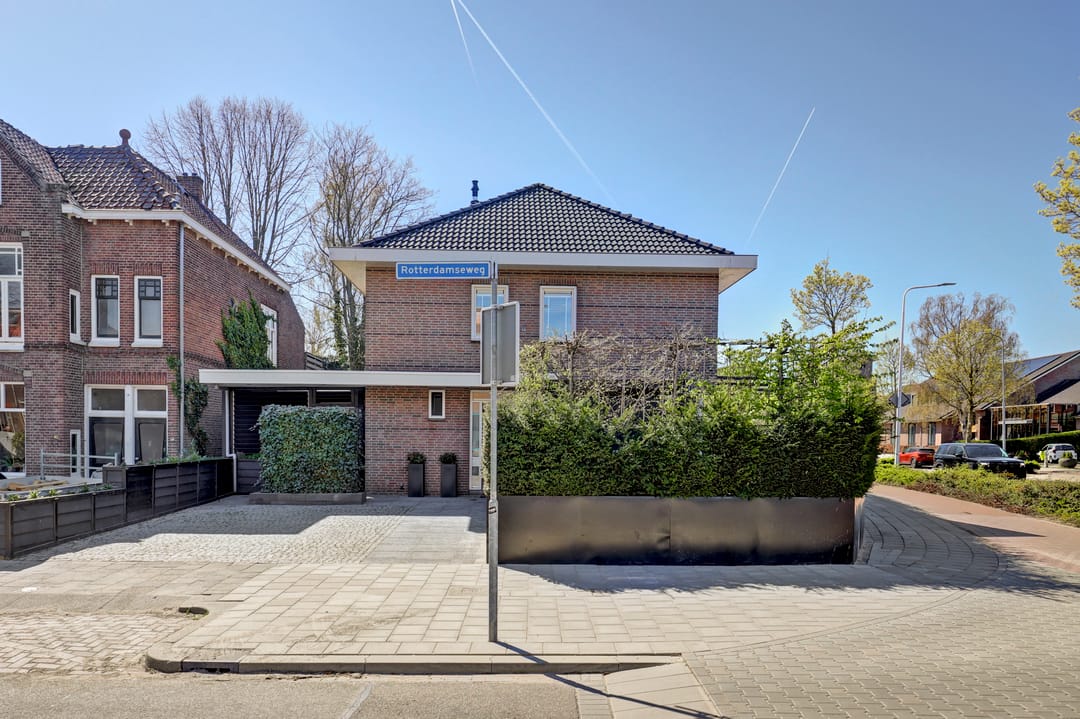 Luxury Semi-Detached Home with Home Office Potential in Zwijndrecht Center — 73