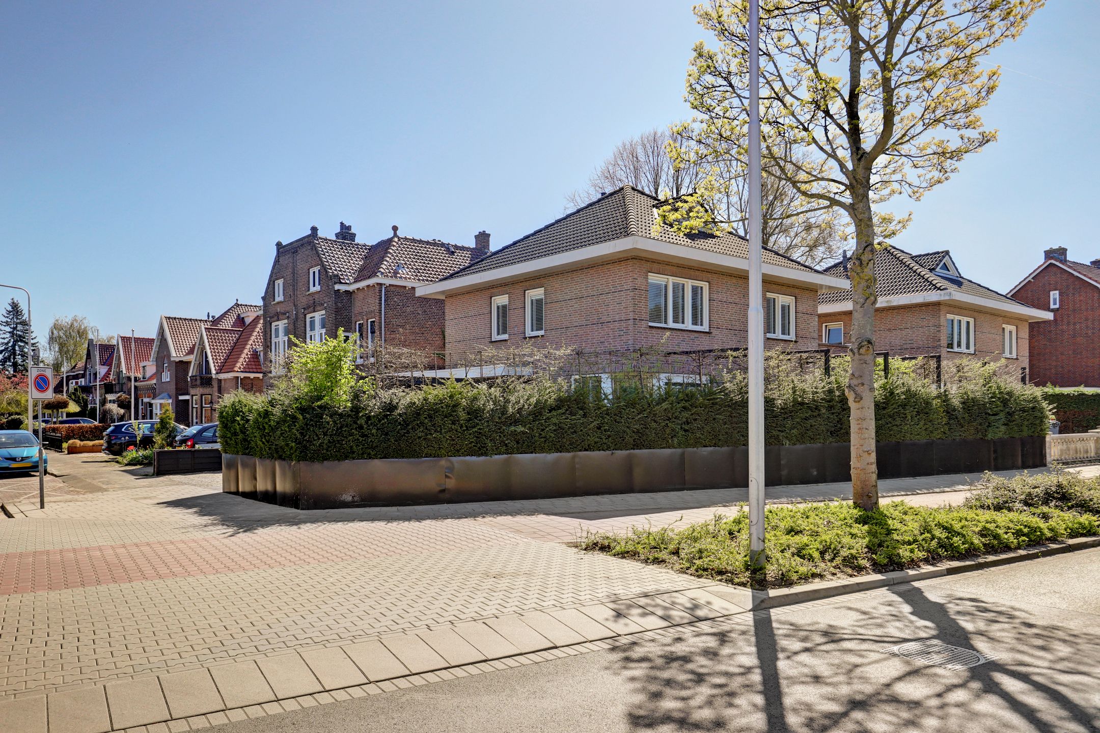Luxury Semi-Detached Home with Home Office Potential in Zwijndrecht Center — 75