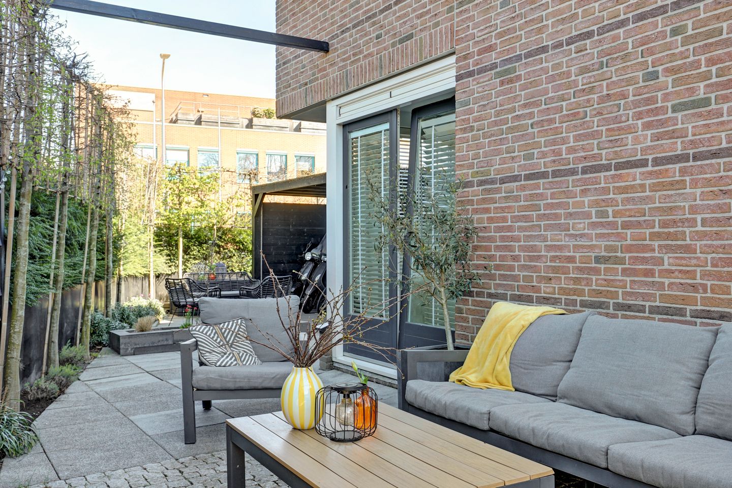 Luxury Semi-Detached Home with Home Office Potential in Zwijndrecht Center — 65