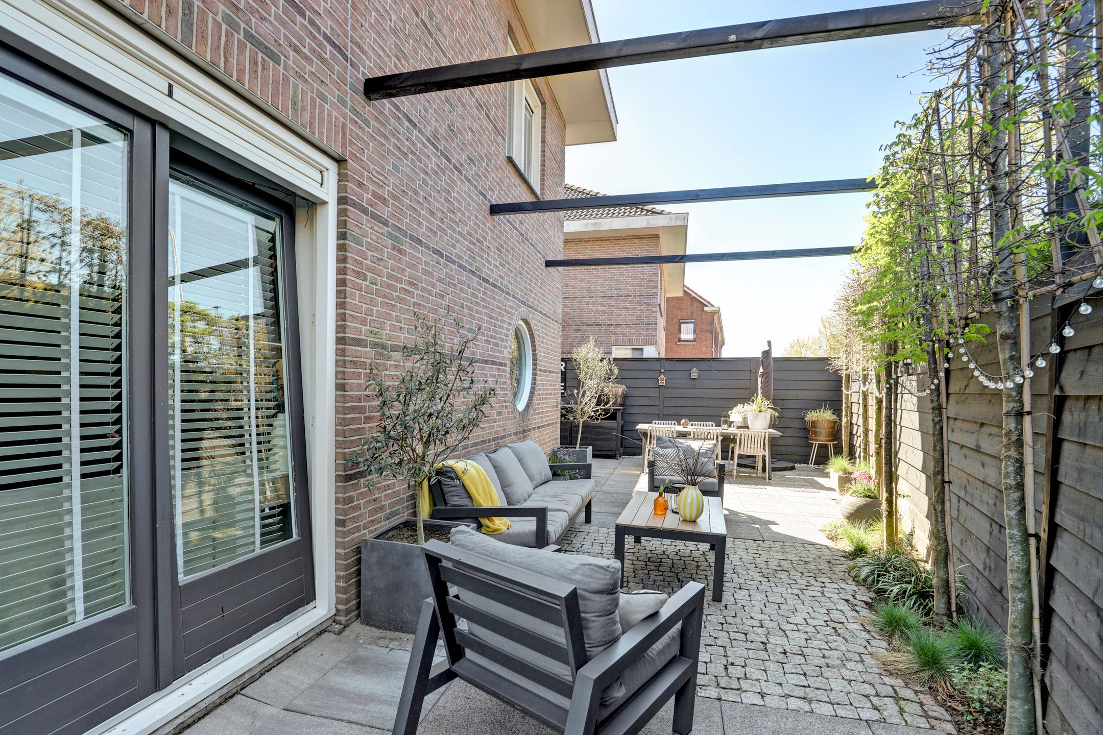 Luxury Semi-Detached Home with Home Office Potential in Zwijndrecht Center — 69