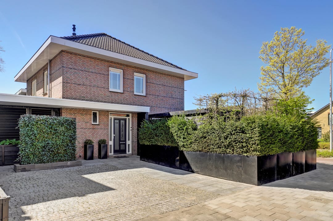 Luxury Semi-Detached Home with Home Office Potential in Zwijndrecht Center — 71