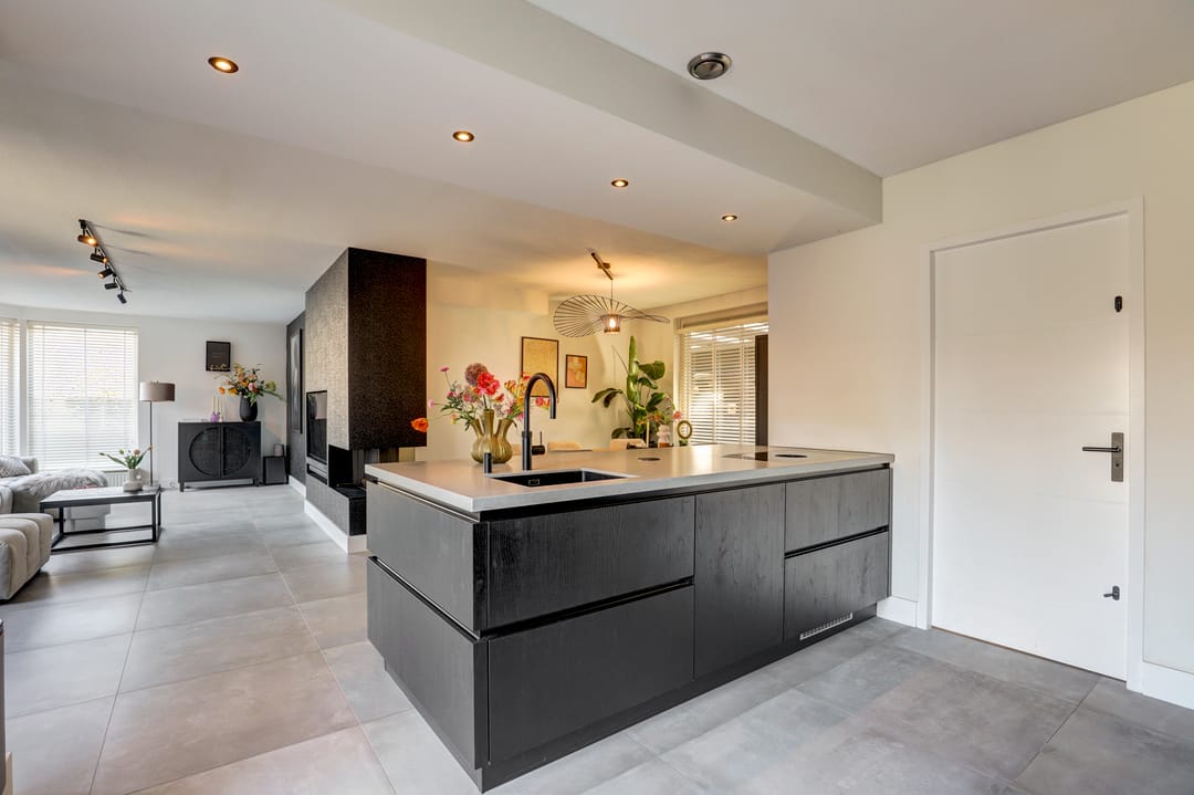 Luxury Semi-Detached Home with Home Office Potential in Zwijndrecht Center — 22