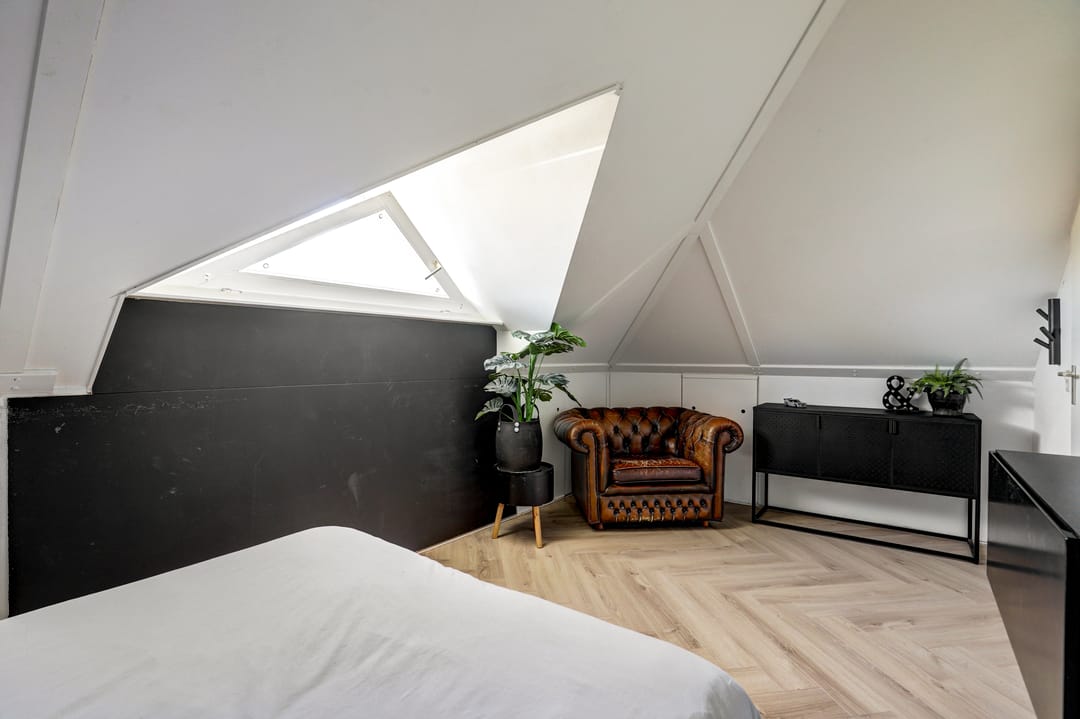 Luxury Semi-Detached Home with Home Office Potential in Zwijndrecht Center — 58