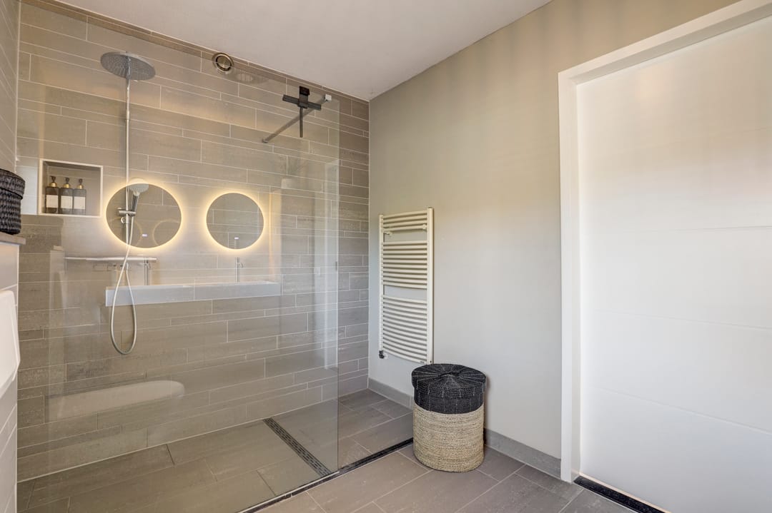 Luxury Semi-Detached Home with Home Office Potential in Zwijndrecht Center — 53