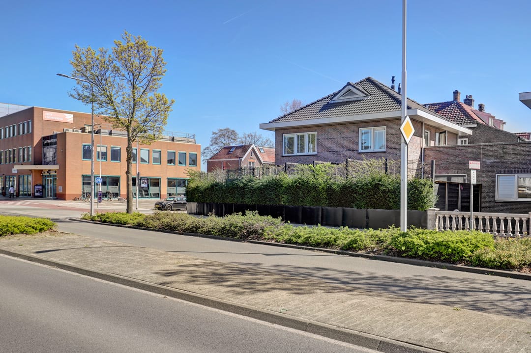 Luxury Semi-Detached Home with Home Office Potential in Zwijndrecht Center — 77