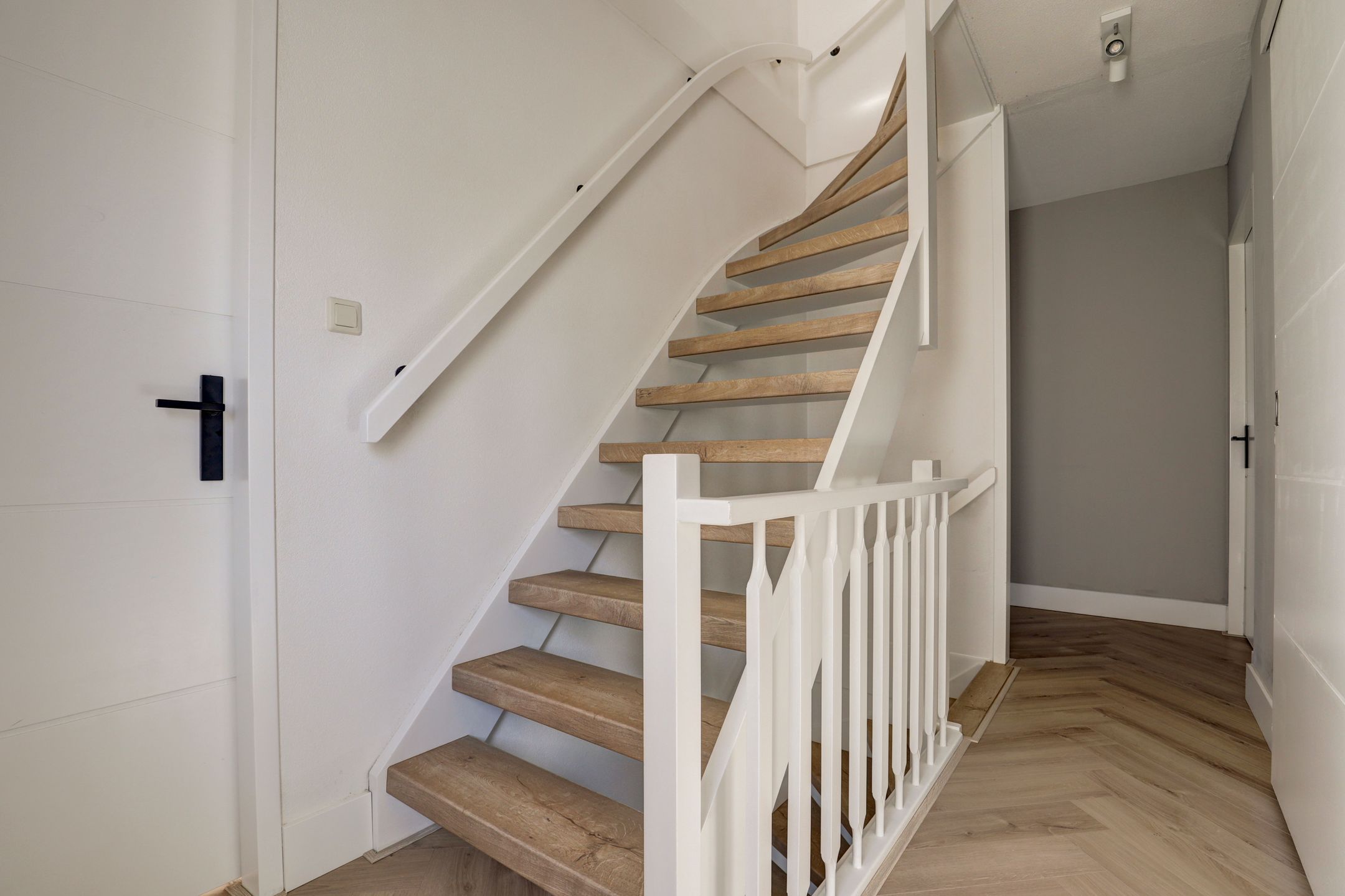 Luxury Semi-Detached Home with Home Office Potential in Zwijndrecht Center — 39
