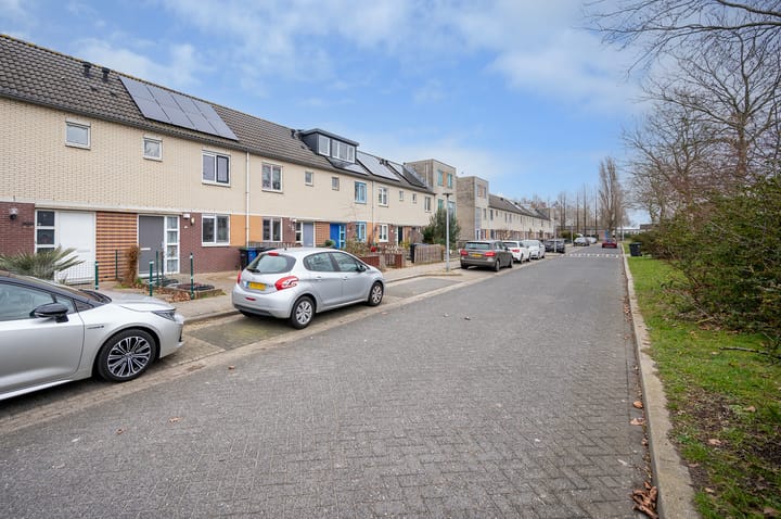 Photo 3 of Clare Lennartstraat 86