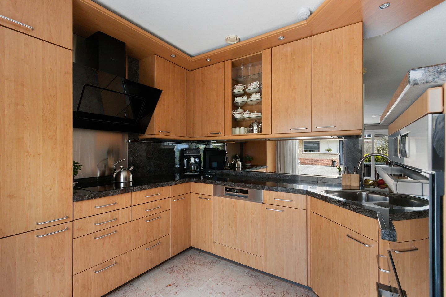 Photo 19 of Palissander 176