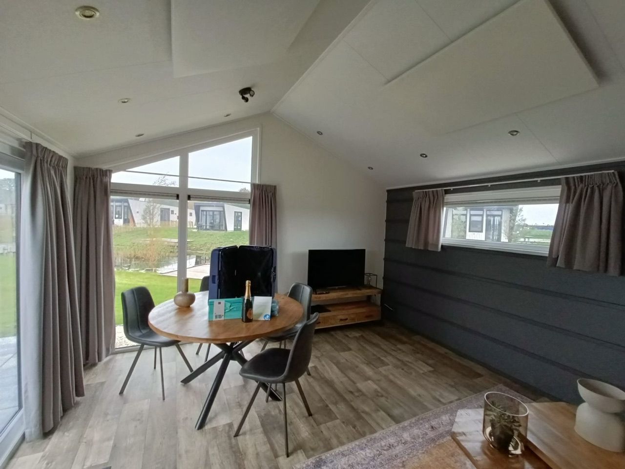 Photo 5 of Flevoweg 90-506