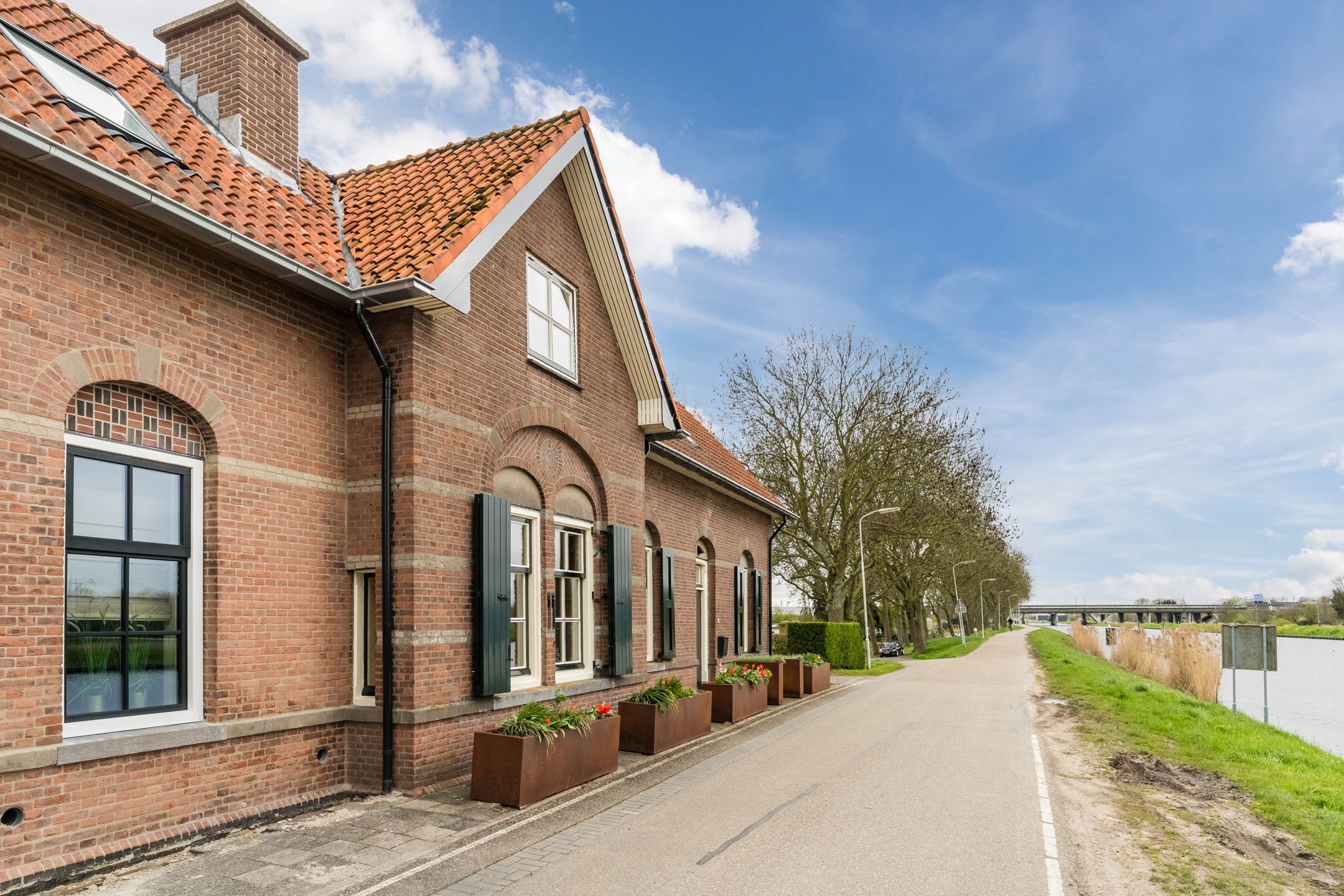 Photo 24 of Merwedekanaal 104