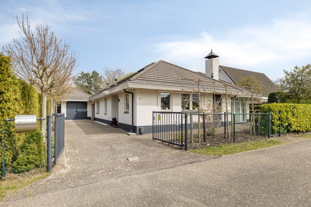 Foto 1 van Kamillelaan 7