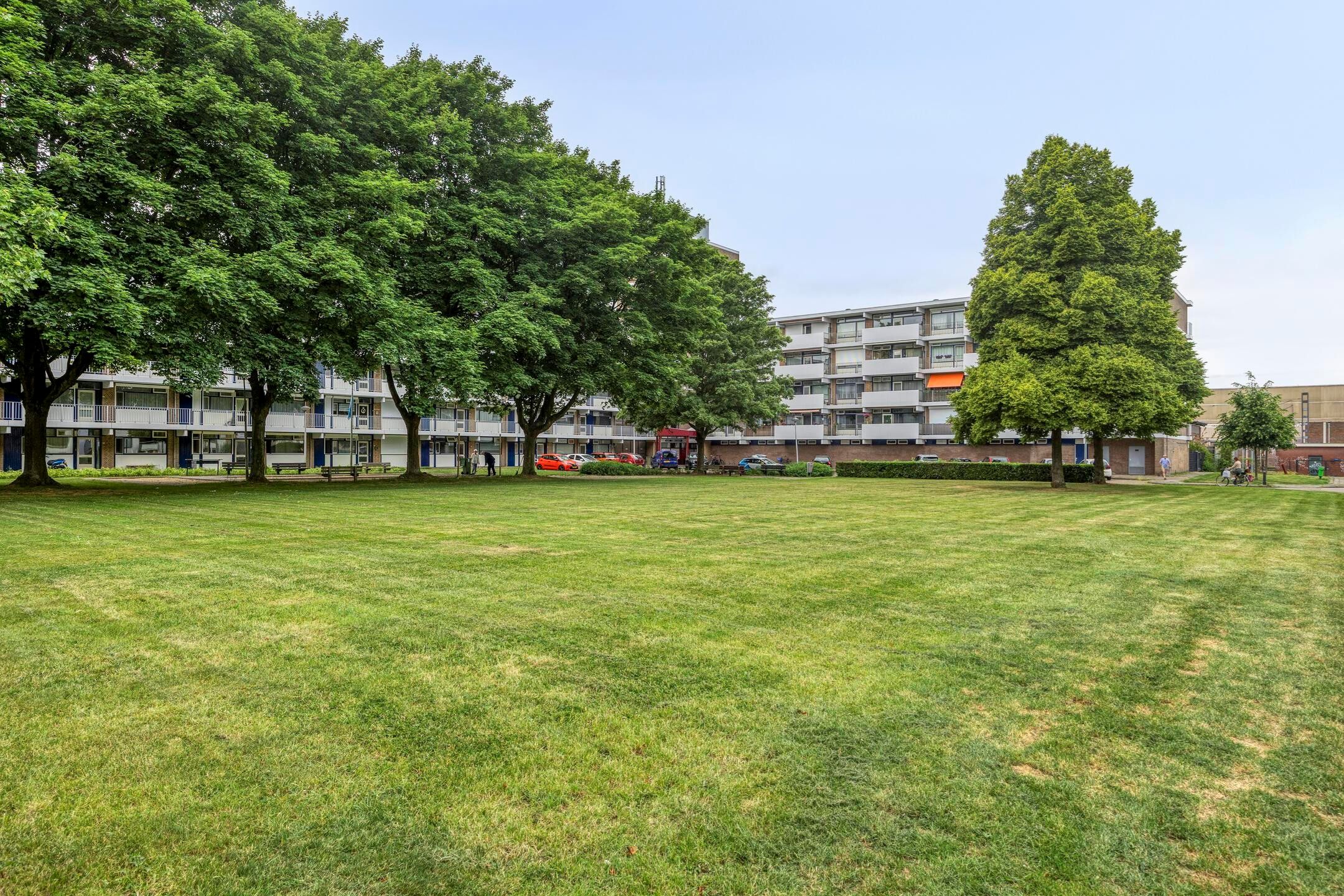 Light 2-Bedroom Apartment with Balcony Near Maastricht Center — 21