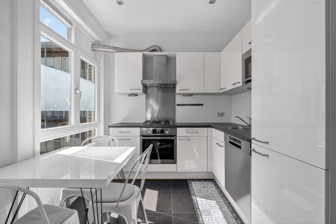 Spacious 3-room apartment with sunny south-facing balcony in Amsterdam-Zuid — 17