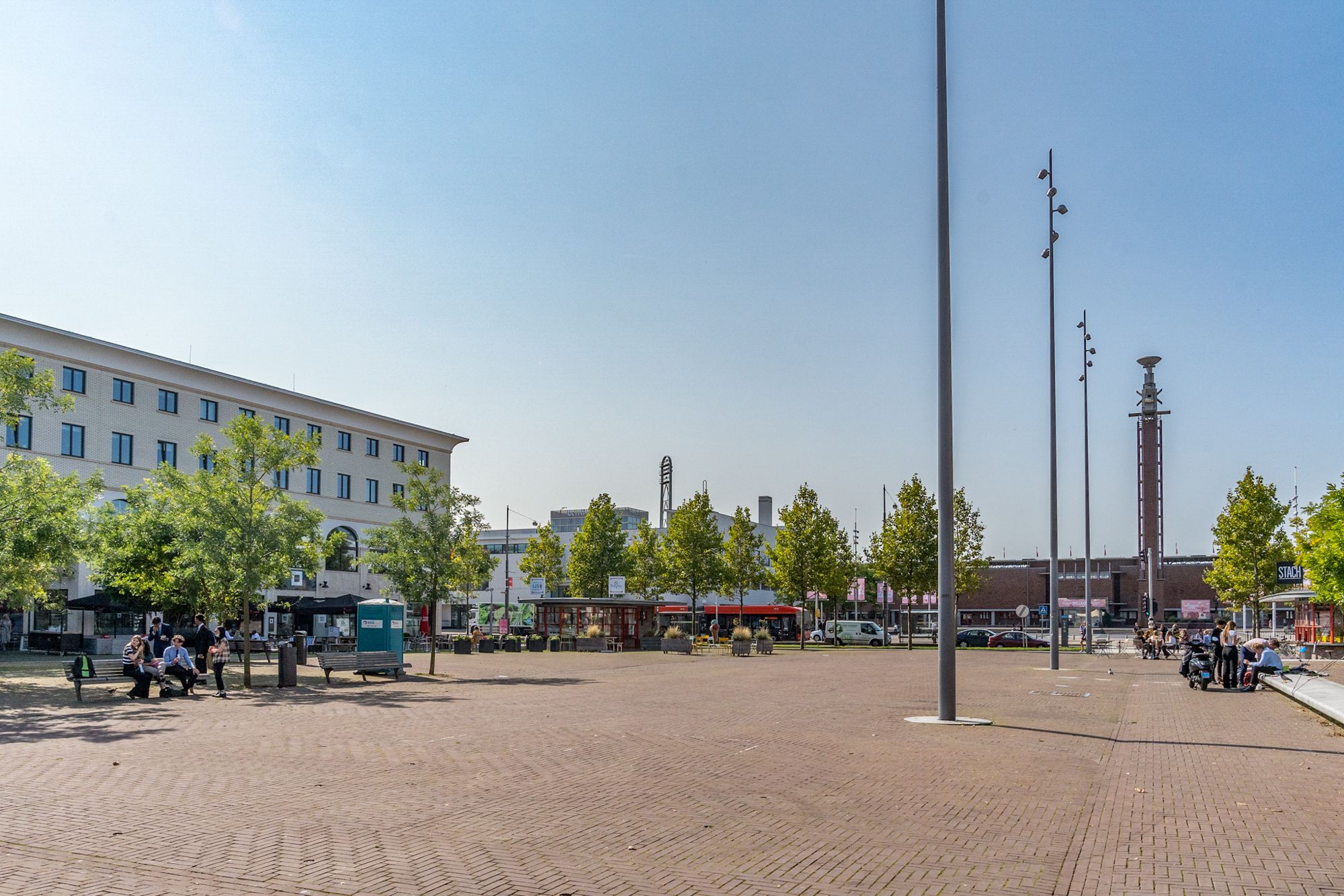 Spacious 3-room apartment with sunny south-facing balcony in Amsterdam-Zuid — 26
