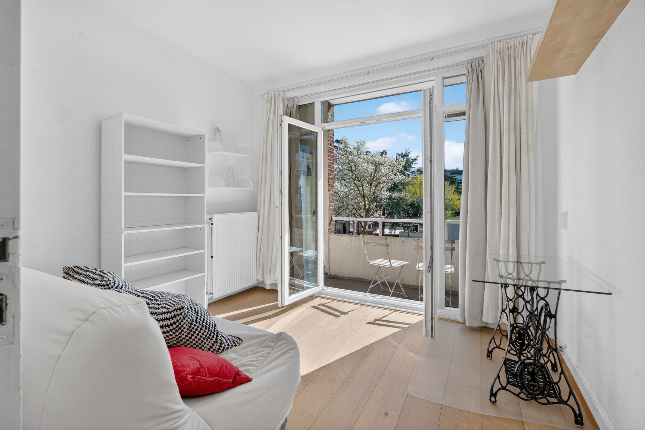 Spacious 3-room apartment with sunny south-facing balcony in Amsterdam-Zuid — 21