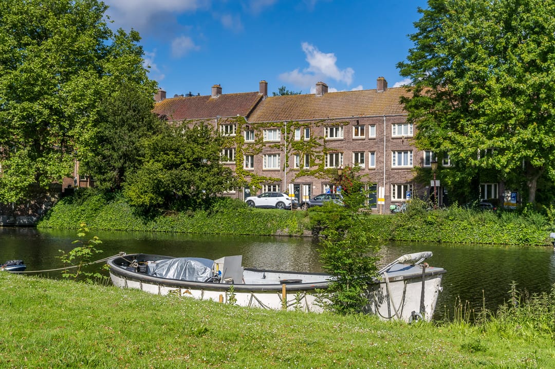 Spacious 3-room apartment with sunny south-facing balcony in Amsterdam-Zuid — 30