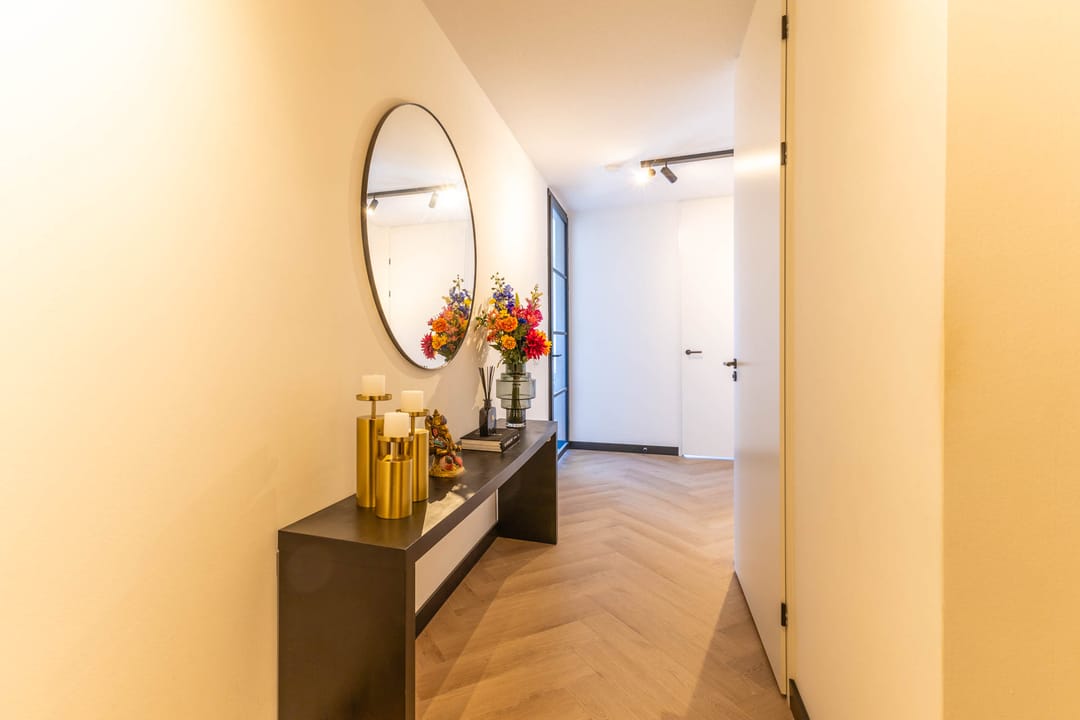 Luxury apartment with spectacular city and water views in the Imagine building — 13
