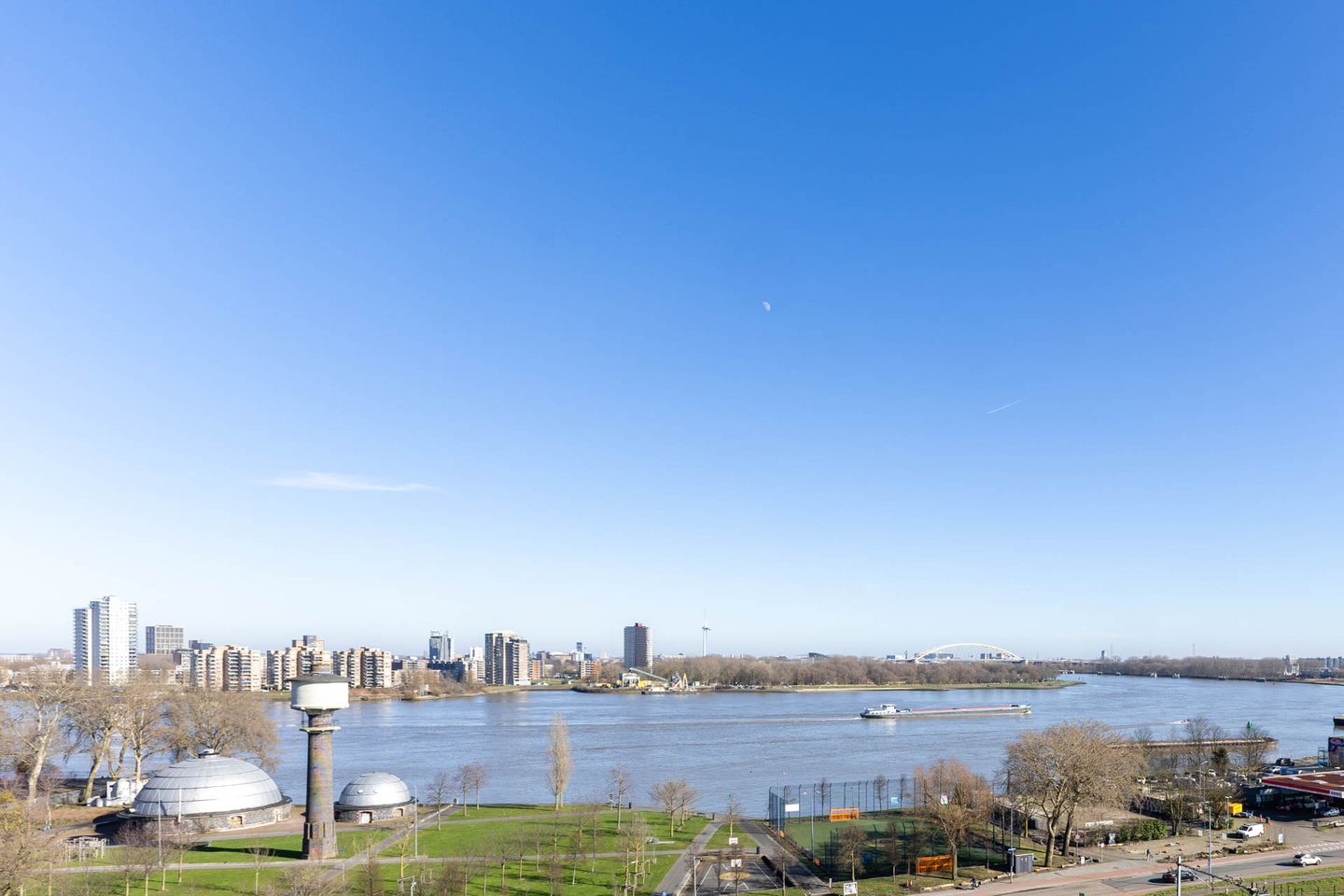 Luxury apartment with spectacular city and water views in the Imagine building — 44
