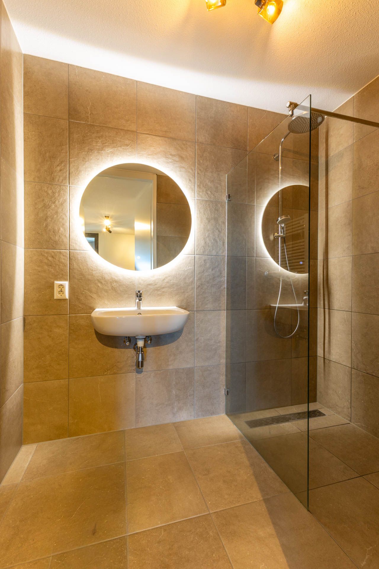 Luxury apartment with spectacular city and water views in the Imagine building — 15