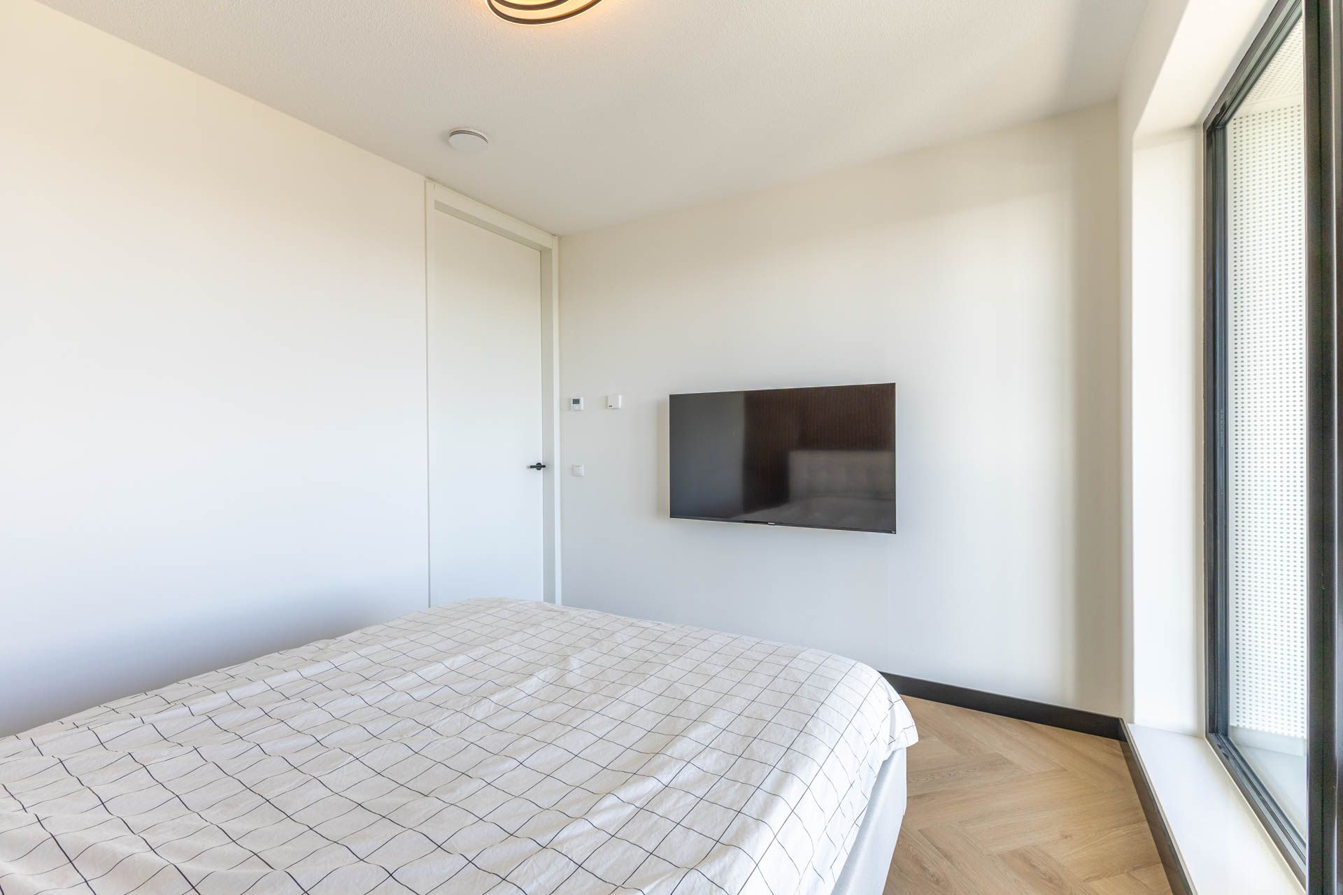 Luxury apartment with spectacular city and water views in the Imagine building — 18