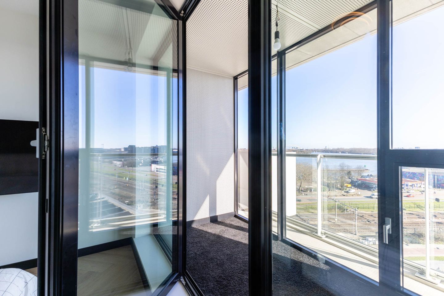 Luxury apartment with spectacular city and water views in the Imagine building — 20