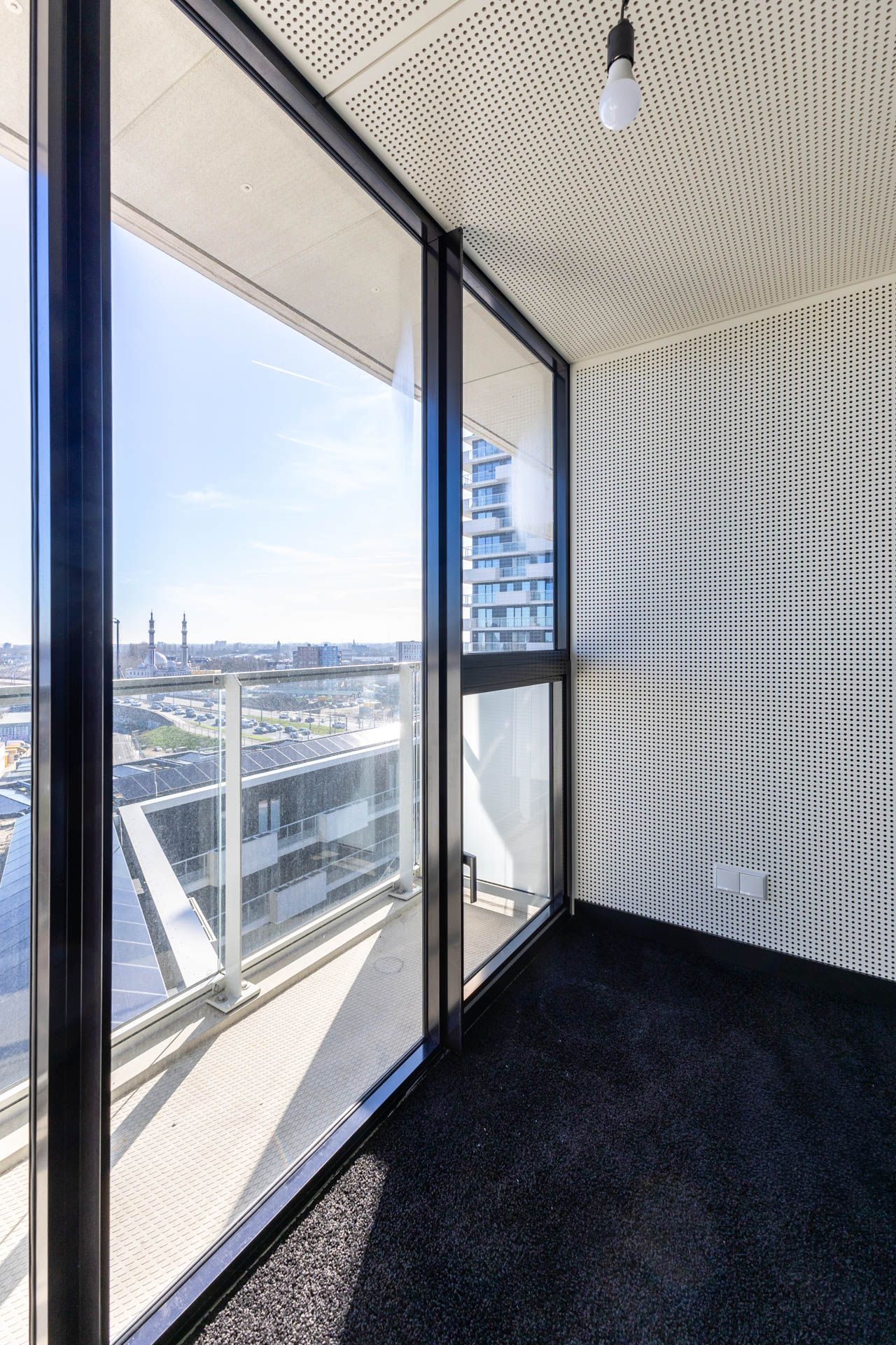 Luxury apartment with spectacular city and water views in the Imagine building — 21