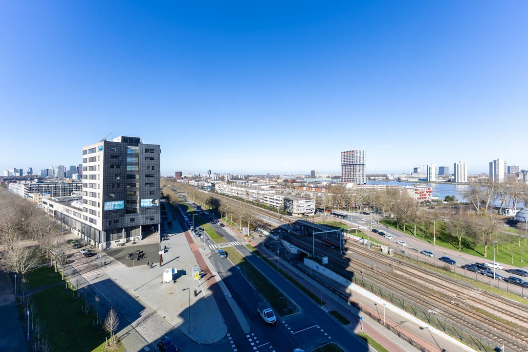 Luxury apartment with spectacular city and water views in the Imagine building — 22