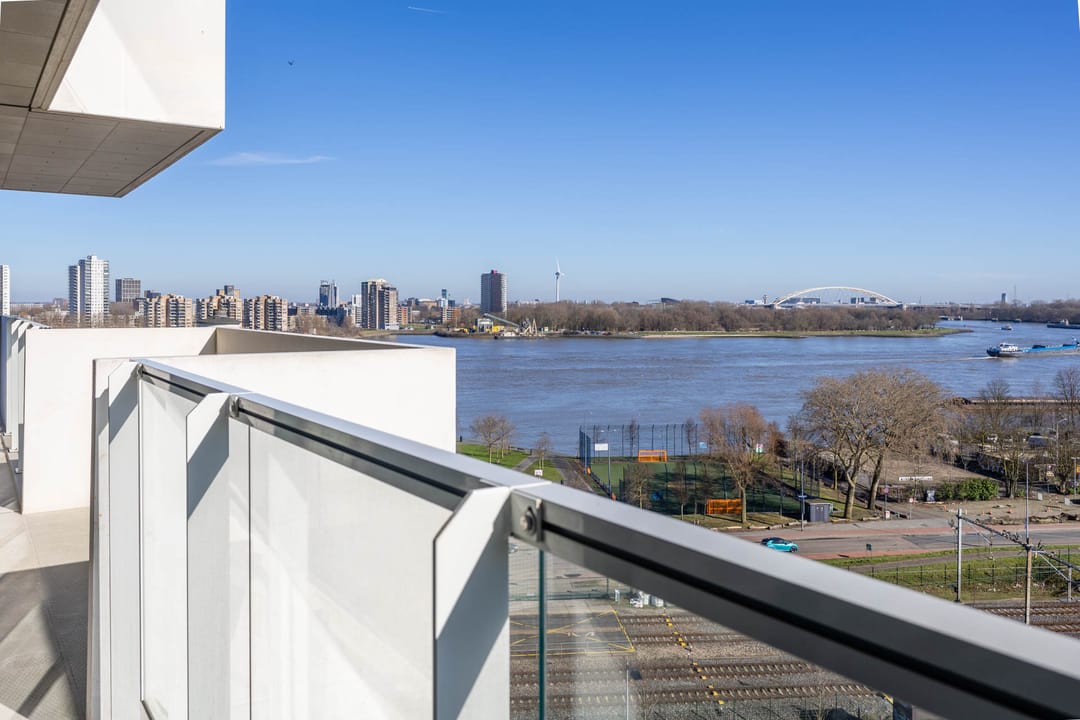 Luxury apartment with spectacular city and water views in the Imagine building — 28