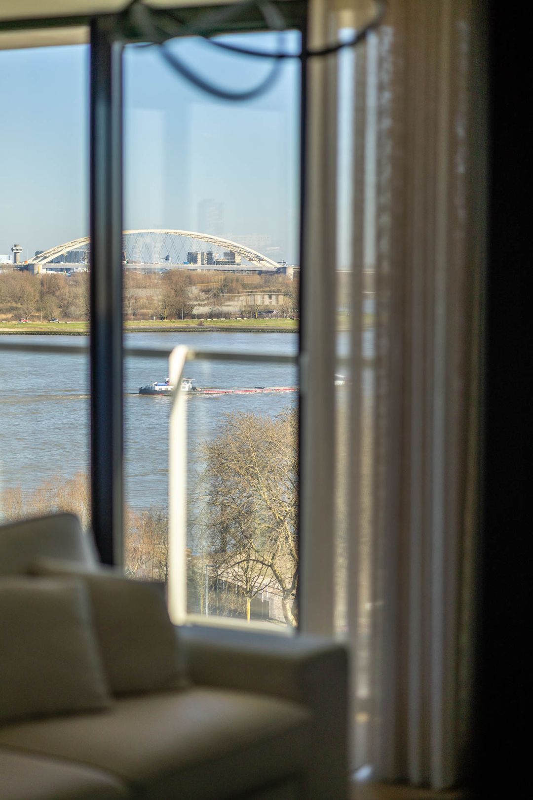 Luxury apartment with spectacular city and water views in the Imagine building — 38