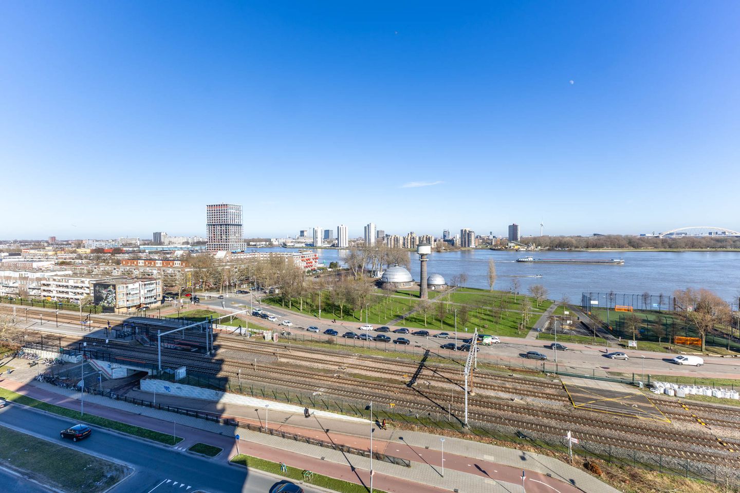 Luxury apartment with spectacular city and water views in the Imagine building — 40