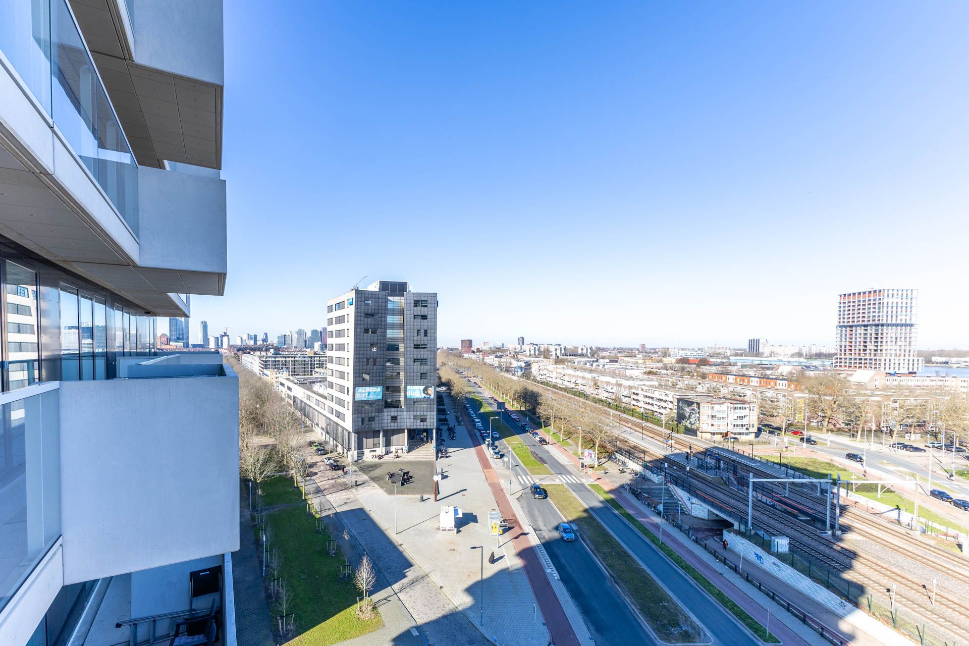 Luxury apartment with spectacular city and water views in the Imagine building — 33