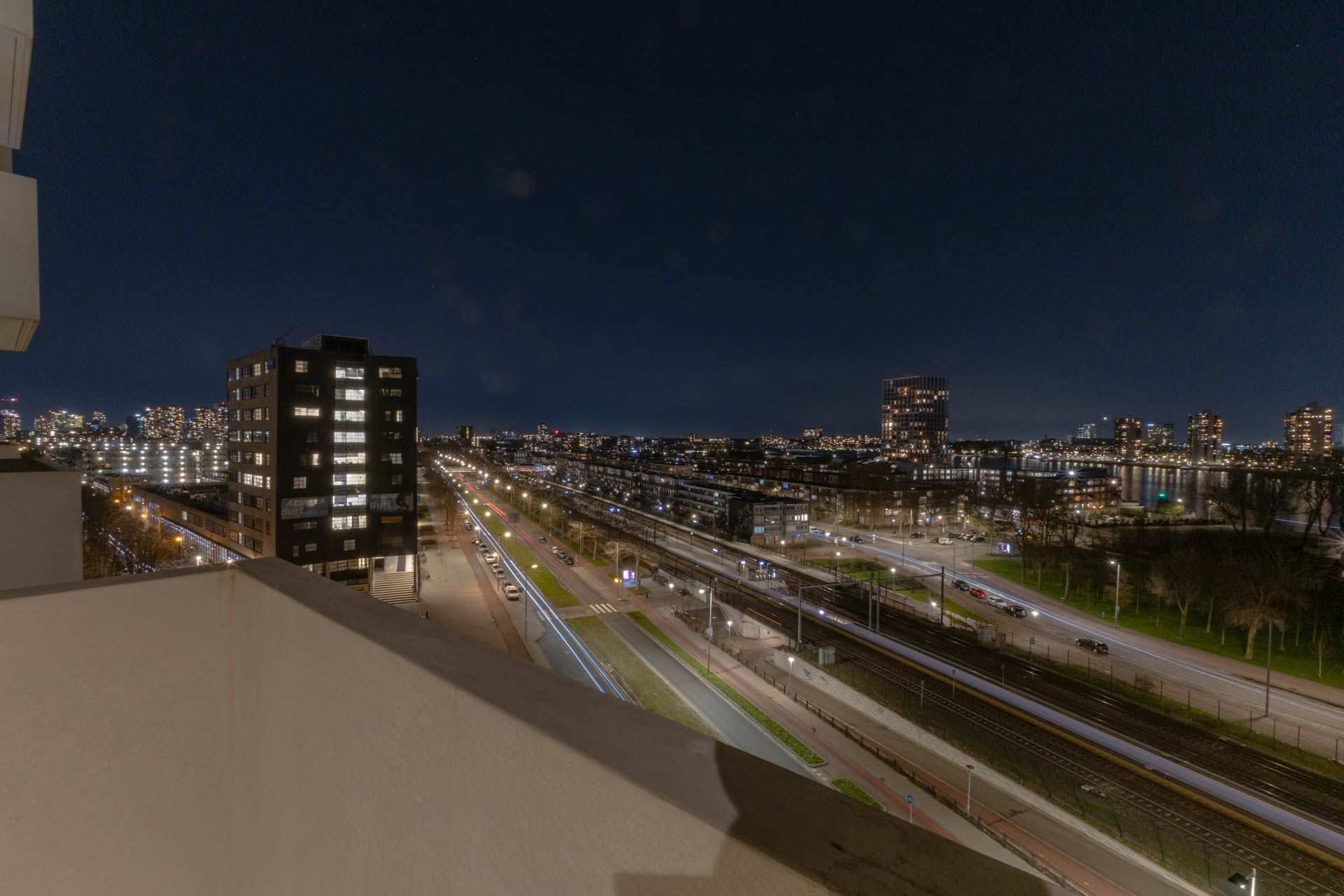 Luxury apartment with spectacular city and water views in the Imagine building — 45