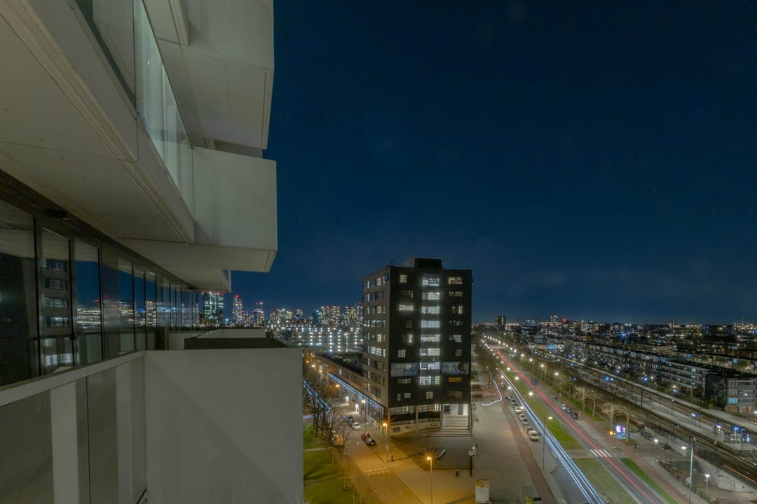 Luxury apartment with spectacular city and water views in the Imagine building — 46
