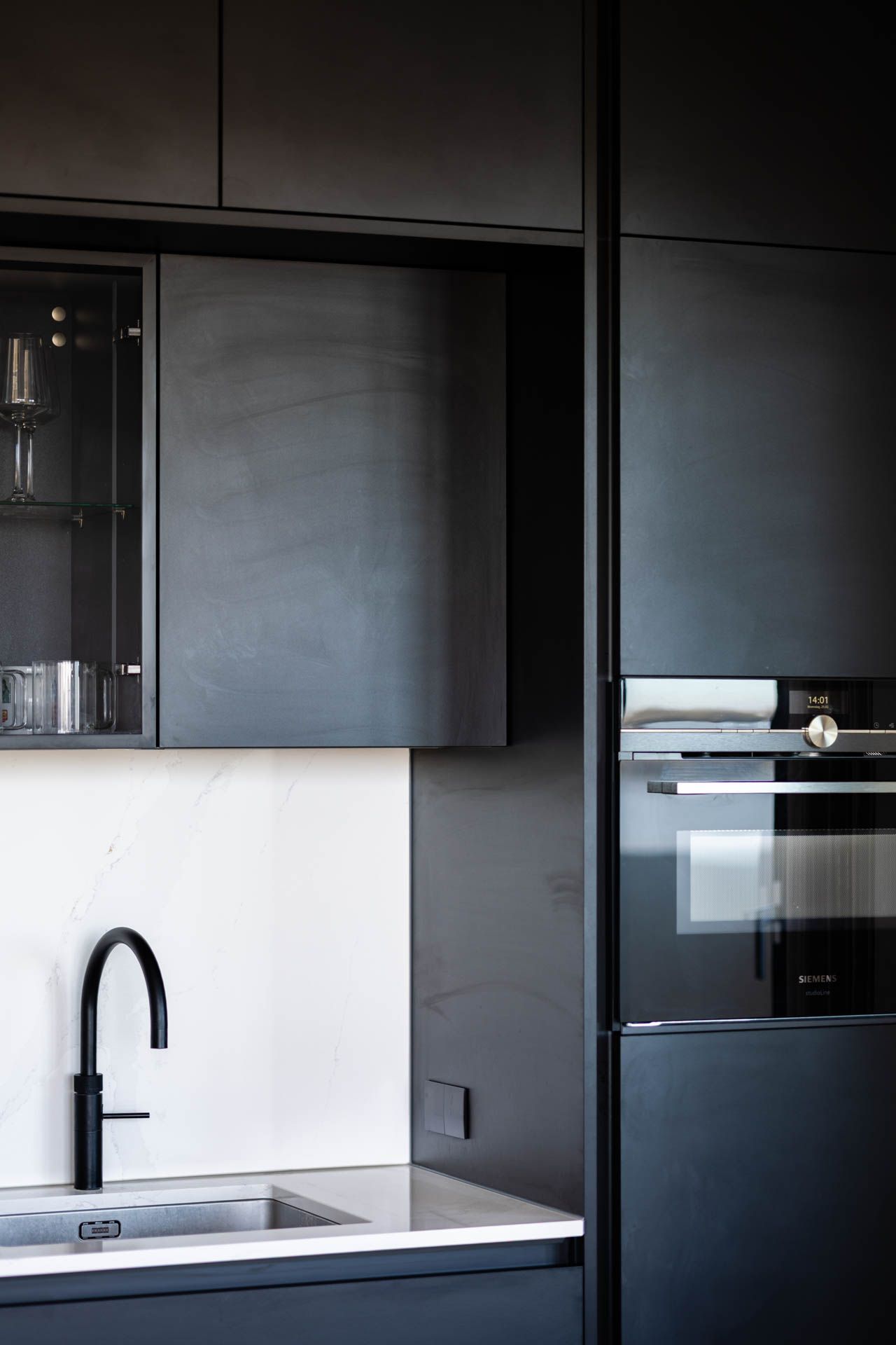 Luxury apartment with spectacular city and water views in the Imagine building — 36