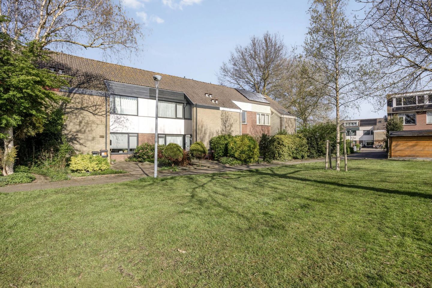 Spacious terraced house with four bedrooms in green Pax neighborhood of Hoofddorp — 29