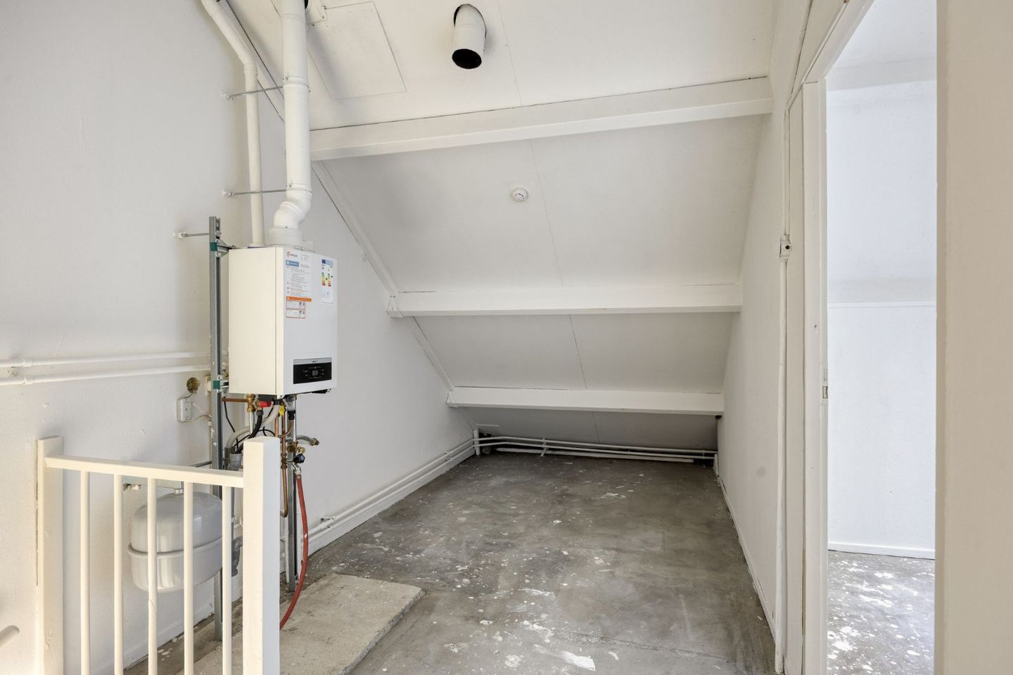 Spacious terraced house with four bedrooms in green Pax neighborhood of Hoofddorp — 20