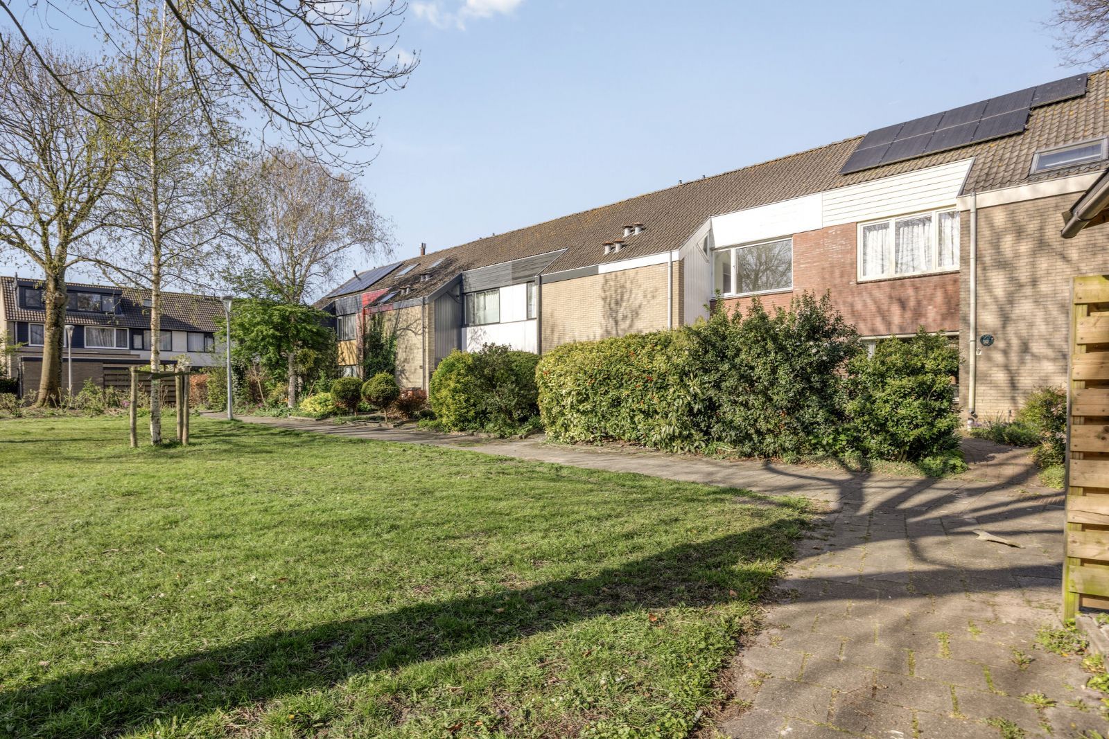 Spacious terraced house with four bedrooms in green Pax neighborhood of Hoofddorp — 30