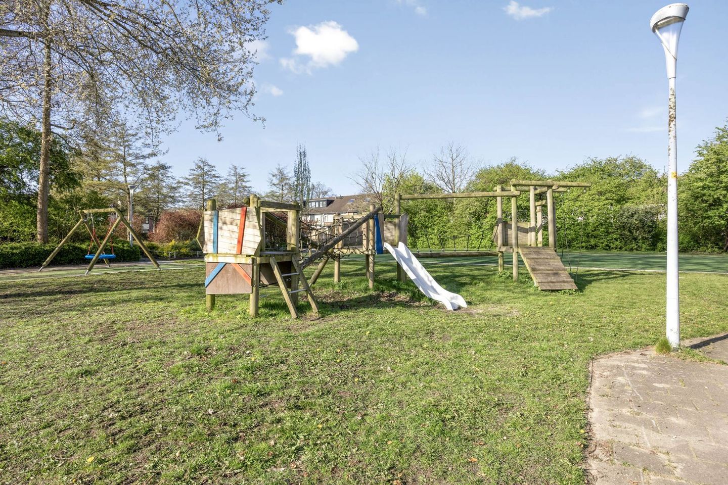 Spacious terraced house with four bedrooms in green Pax neighborhood of Hoofddorp — 35