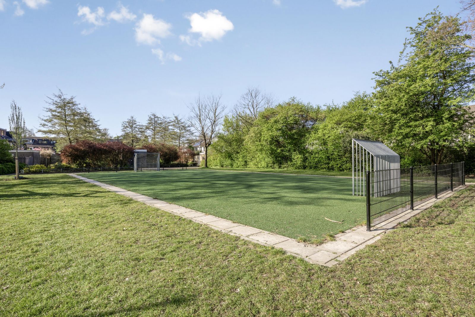 Spacious terraced house with four bedrooms in green Pax neighborhood of Hoofddorp — 36
