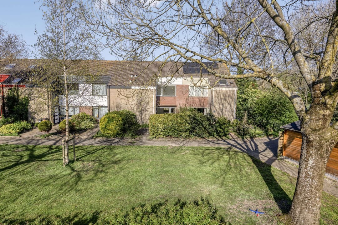Spacious terraced house with four bedrooms in green Pax neighborhood of Hoofddorp — 28