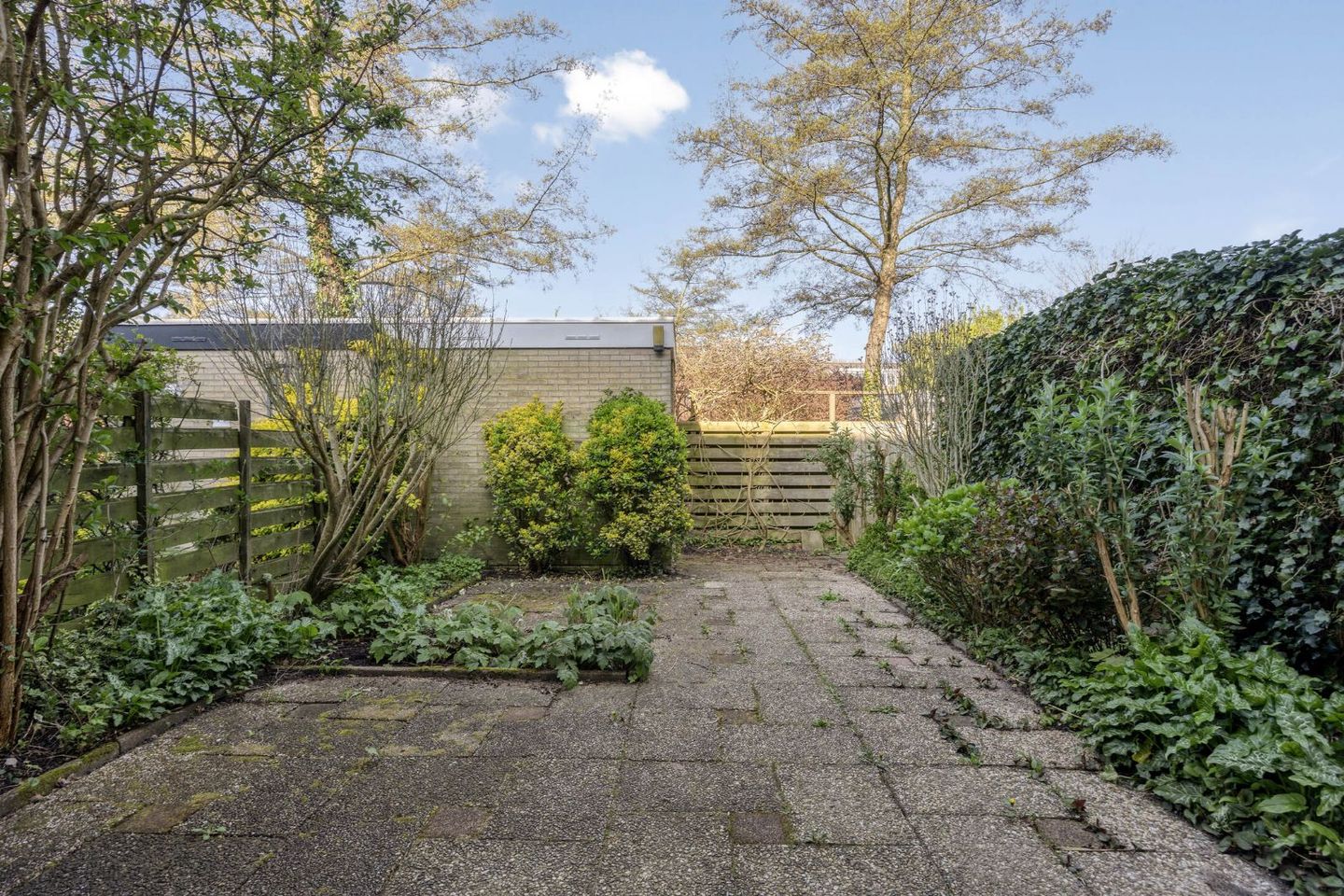 Spacious terraced house with four bedrooms in green Pax neighborhood of Hoofddorp — 25