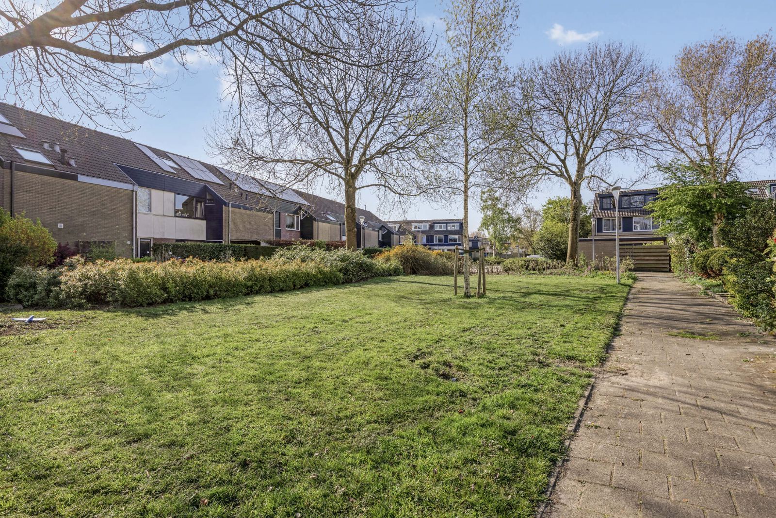 Spacious terraced house with four bedrooms in green Pax neighborhood of Hoofddorp — 33